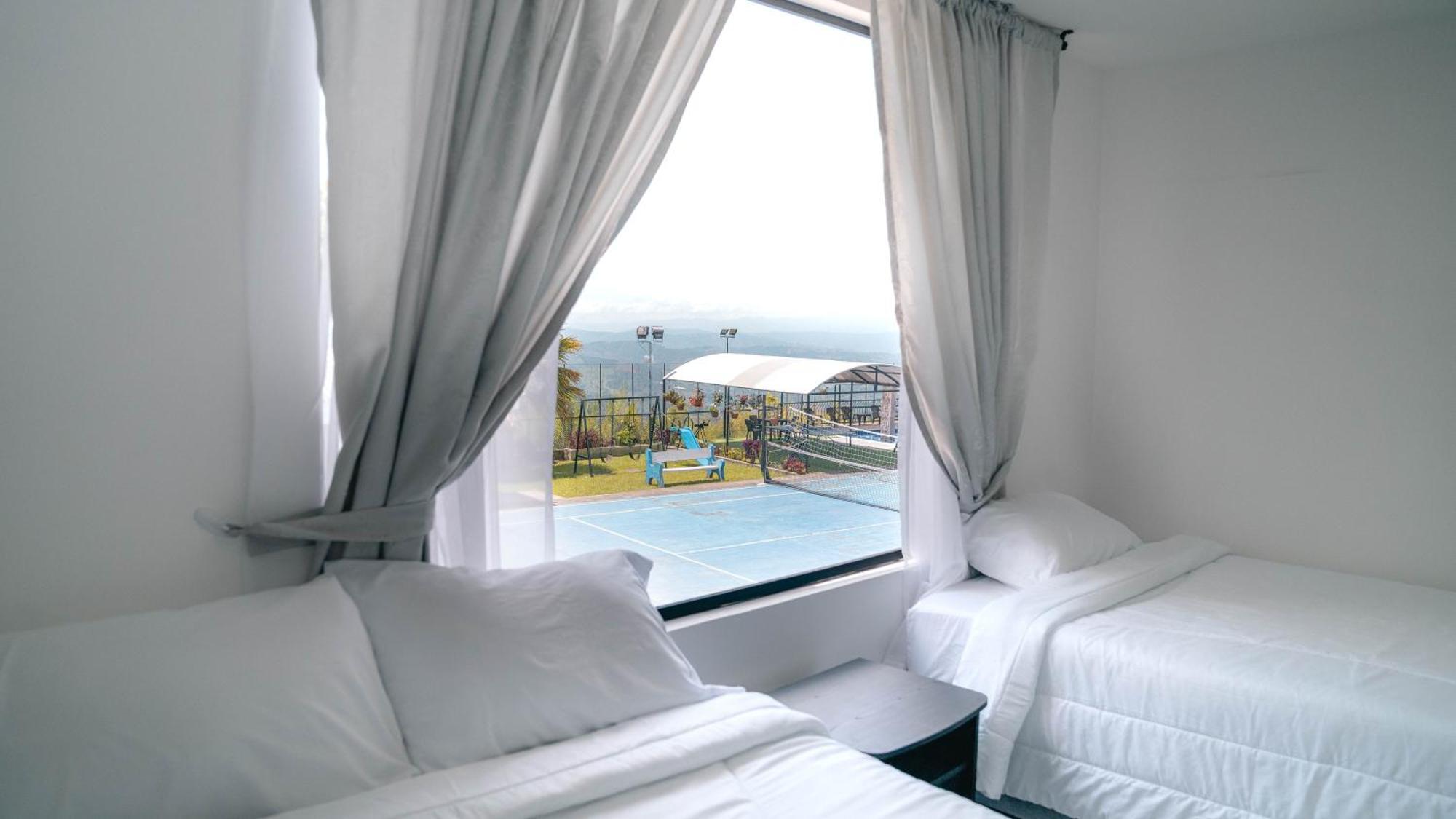 Hotel Alpes *